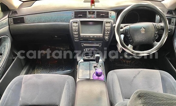 Nunua Ilio tumika Toyota Crown Nyeupe Gari ndani ya Dar es Salaam nchini Dar es Salaam Nunua Ilio tumika Toyota Crown Nyeupe Gari ndani ya Dar es Salaam nchini Dar es Salaam