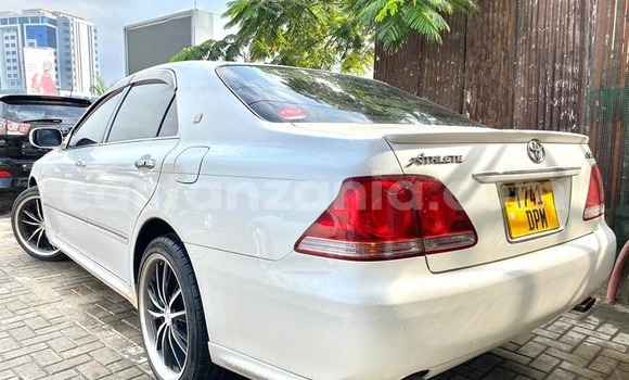 Nunua Ilio tumika Toyota Crown Nyeupe Gari ndani ya Dar es Salaam nchini Dar es Salaam Nunua Ilio tumika Toyota Crown Nyeupe Gari ndani ya Dar es Salaam nchini Dar es Salaam