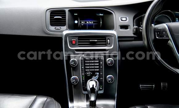 Nunua Ilio tumika Volvo S60 Nyeupe Gari ndani ya Dar es Salaam nchini Dar es Salaam Nunua Ilio tumika Volvo S60 Nyeupe Gari ndani ya Dar es Salaam nchini Dar es Salaam