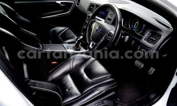 Nunua Ilio tumika Volvo S60 Nyeupe Gari ndani ya Dar es Salaam nchini Dar es Salaam Nunua Ilio tumika Volvo S60 Nyeupe Gari ndani ya Dar es Salaam nchini Dar es Salaam