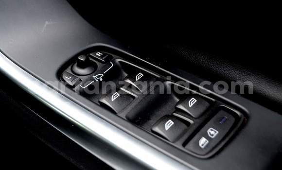 Nunua Ilio tumika Volvo S60 Nyeupe Gari ndani ya Dar es Salaam nchini Dar es Salaam Nunua Ilio tumika Volvo S60 Nyeupe Gari ndani ya Dar es Salaam nchini Dar es Salaam