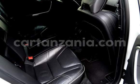 Nunua Ilio tumika Volvo S60 Nyeupe Gari ndani ya Dar es Salaam nchini Dar es Salaam Nunua Ilio tumika Volvo S60 Nyeupe Gari ndani ya Dar es Salaam nchini Dar es Salaam