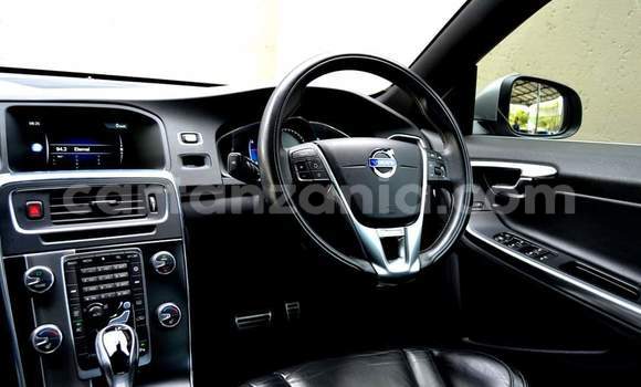 Nunua Ilio tumika Volvo S60 Nyeupe Gari ndani ya Dar es Salaam nchini Dar es Salaam Nunua Ilio tumika Volvo S60 Nyeupe Gari ndani ya Dar es Salaam nchini Dar es Salaam