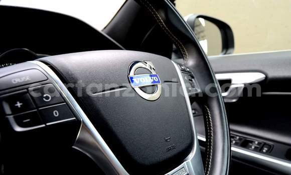 Nunua Ilio tumika Volvo S60 Nyeupe Gari ndani ya Dar es Salaam nchini Dar es Salaam Nunua Ilio tumika Volvo S60 Nyeupe Gari ndani ya Dar es Salaam nchini Dar es Salaam