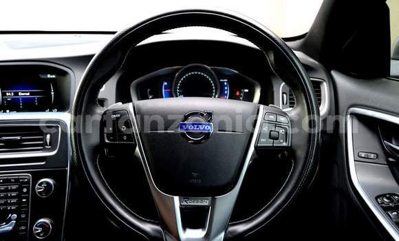 Nunua Ilio tumika Volvo S60 Nyeupe Gari ndani ya Dar es Salaam nchini Dar es Salaam Nunua Ilio tumika Volvo S60 Nyeupe Gari ndani ya Dar es Salaam nchini Dar es Salaam