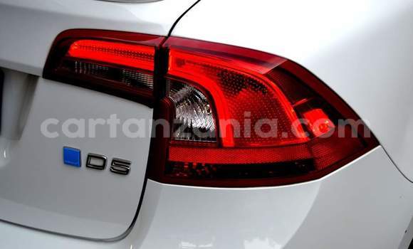 Nunua Ilio tumika Volvo S60 Nyeupe Gari ndani ya Dar es Salaam nchini Dar es Salaam Nunua Ilio tumika Volvo S60 Nyeupe Gari ndani ya Dar es Salaam nchini Dar es Salaam