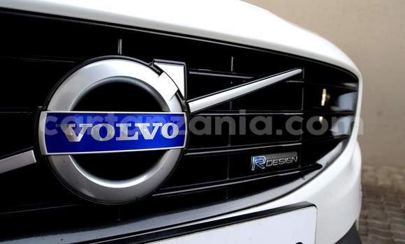 Nunua Ilio tumika Volvo S60 Nyeupe Gari ndani ya Dar es Salaam nchini Dar es Salaam Nunua Ilio tumika Volvo S60 Nyeupe Gari ndani ya Dar es Salaam nchini Dar es Salaam