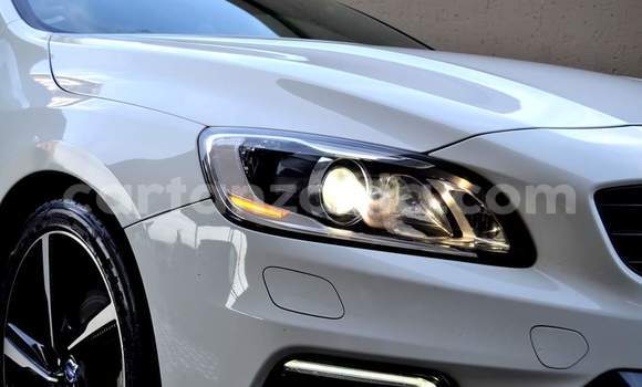 Nunua Ilio tumika Volvo S60 Nyeupe Gari ndani ya Dar es Salaam nchini Dar es Salaam Nunua Ilio tumika Volvo S60 Nyeupe Gari ndani ya Dar es Salaam nchini Dar es Salaam