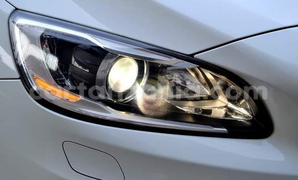 Nunua Ilio tumika Volvo S60 Nyeupe Gari ndani ya Dar es Salaam nchini Dar es Salaam Nunua Ilio tumika Volvo S60 Nyeupe Gari ndani ya Dar es Salaam nchini Dar es Salaam