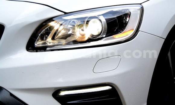 Nunua Ilio tumika Volvo S60 Nyeupe Gari ndani ya Dar es Salaam nchini Dar es Salaam Nunua Ilio tumika Volvo S60 Nyeupe Gari ndani ya Dar es Salaam nchini Dar es Salaam