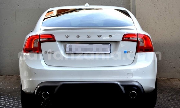 Nunua Ilio tumika Volvo S60 Nyeupe Gari ndani ya Dar es Salaam nchini Dar es Salaam Nunua Ilio tumika Volvo S60 Nyeupe Gari ndani ya Dar es Salaam nchini Dar es Salaam