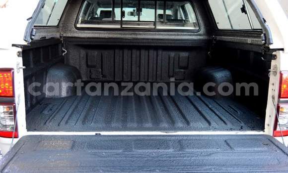 Buy Used Toyota Hilux White Car in Dar es Salaam in Dar es Salaam Buy Used Toyota Hilux White Car in Dar es Salaam in Dar es Salaam