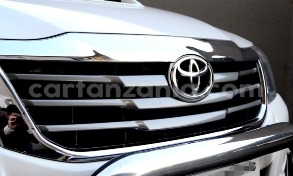 Buy Used Toyota Hilux White Car in Dar es Salaam in Dar es Salaam Buy Used Toyota Hilux White Car in Dar es Salaam in Dar es Salaam