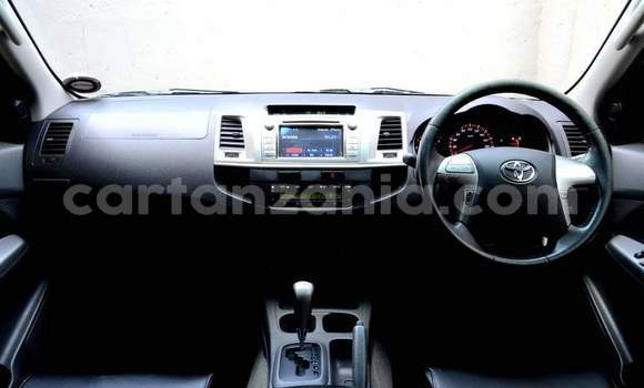 Nunua Ilio tumika Toyota Hilux Nyeupe Gari ndani ya Dar es Salaam nchini Dar es Salaam Nunua Ilio tumika Toyota Hilux Nyeupe Gari ndani ya Dar es Salaam nchini Dar es Salaam