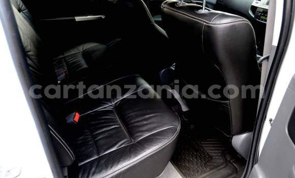 Nunua Ilio tumika Toyota Hilux Nyeupe Gari ndani ya Dar es Salaam nchini Dar es Salaam Nunua Ilio tumika Toyota Hilux Nyeupe Gari ndani ya Dar es Salaam nchini Dar es Salaam