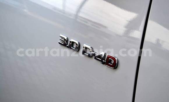 Nunua Ilio tumika Toyota Hilux Nyeupe Gari ndani ya Dar es Salaam nchini Dar es Salaam Nunua Ilio tumika Toyota Hilux Nyeupe Gari ndani ya Dar es Salaam nchini Dar es Salaam