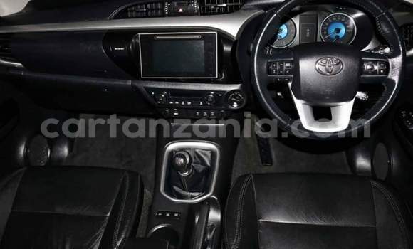 Nunua Ilio tumika Toyota Hilux Nyeupe Gari ndani ya Dar es Salaam nchini Dar es Salaam Nunua Ilio tumika Toyota Hilux Nyeupe Gari ndani ya Dar es Salaam nchini Dar es Salaam