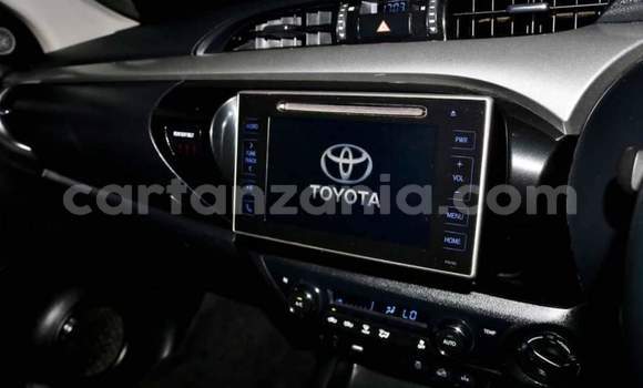 Nunua Ilio tumika Toyota Hilux Nyeupe Gari ndani ya Dar es Salaam nchini Dar es Salaam Nunua Ilio tumika Toyota Hilux Nyeupe Gari ndani ya Dar es Salaam nchini Dar es Salaam