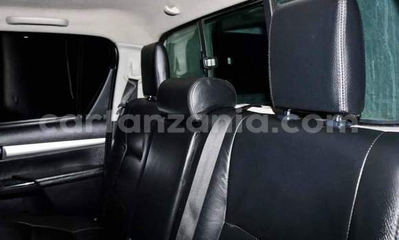 Nunua Ilio tumika Toyota Hilux Nyeupe Gari ndani ya Dar es Salaam nchini Dar es Salaam Nunua Ilio tumika Toyota Hilux Nyeupe Gari ndani ya Dar es Salaam nchini Dar es Salaam