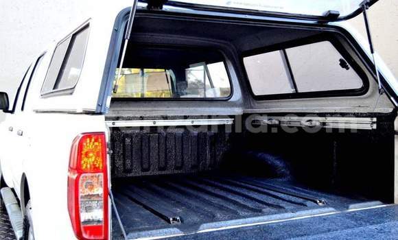 Nunua Ilio tumika Nissan Navara Nyeupe Gari ndani ya Dar es Salaam nchini Dar es Salaam Nunua Ilio tumika Nissan Navara Nyeupe Gari ndani ya Dar es Salaam nchini Dar es Salaam