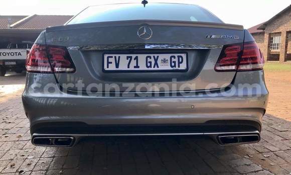 Nunua Ilio tumika Mercedes‒Benz E-klasse AMG Fedha Gari ndani ya Dar es Salaam nchini Dar es Salaam Nunua Ilio tumika Mercedes‒Benz E-klasse AMG Fedha Gari ndani ya Dar es Salaam nchini Dar es Salaam