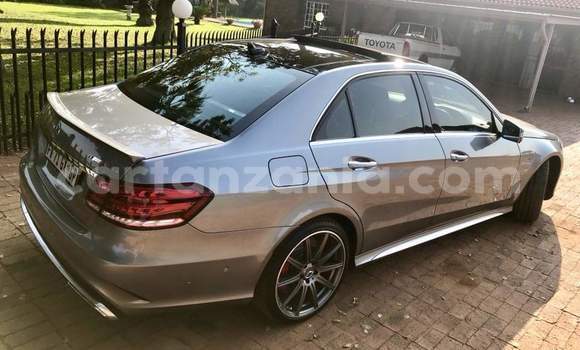 Nunua Ilio tumika Mercedes‒Benz E-klasse AMG Fedha Gari ndani ya Dar es Salaam nchini Dar es Salaam Nunua Ilio tumika Mercedes‒Benz E-klasse AMG Fedha Gari ndani ya Dar es Salaam nchini Dar es Salaam