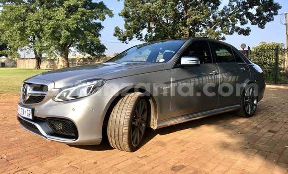 Nunua Ilio tumika Mercedes‒Benz E-klasse AMG Fedha Gari ndani ya Dar es Salaam nchini Dar es Salaam Nunua Ilio tumika Mercedes‒Benz E-klasse AMG Fedha Gari ndani ya Dar es Salaam nchini Dar es Salaam