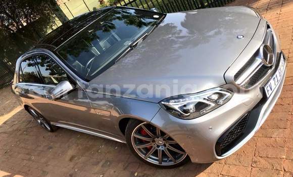 Nunua Ilio tumika Mercedes‒Benz E-klasse AMG Fedha Gari ndani ya Dar es Salaam nchini Dar es Salaam Nunua Ilio tumika Mercedes‒Benz E-klasse AMG Fedha Gari ndani ya Dar es Salaam nchini Dar es Salaam