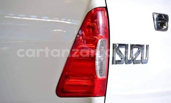 Nunua Ilio tumika Isuzu KB Nyeupe Gari ndani ya Dar es Salaam nchini Dar es Salaam Nunua Ilio tumika Isuzu KB Nyeupe Gari ndani ya Dar es Salaam nchini Dar es Salaam