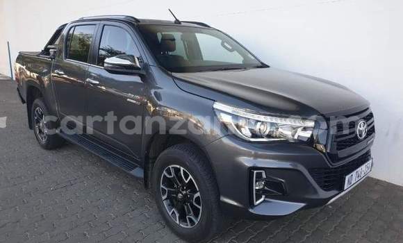 Nunua Ilio tumika Toyota Hilux Nyingine Gari ndani ya Dar es Salaam nchini Dar es Salaam