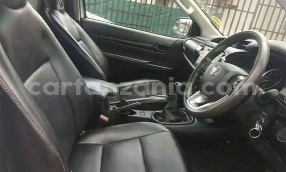 Nunua Ilio tumika Toyota Hilux Nyeupe Gari ndani ya Dar es Salaam nchini Dar es Salaam Nunua Ilio tumika Toyota Hilux Nyeupe Gari ndani ya Dar es Salaam nchini Dar es Salaam