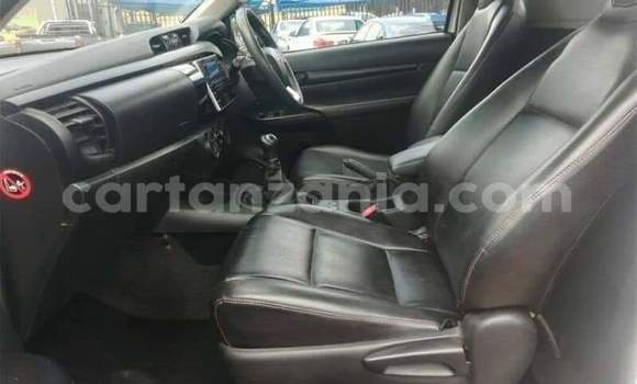 Nunua Ilio tumika Toyota Hilux Nyeupe Gari ndani ya Dar es Salaam nchini Dar es Salaam Nunua Ilio tumika Toyota Hilux Nyeupe Gari ndani ya Dar es Salaam nchini Dar es Salaam