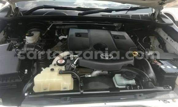 Nunua Ilio tumika Toyota Hilux Nyeupe Gari ndani ya Dar es Salaam nchini Dar es Salaam Nunua Ilio tumika Toyota Hilux Nyeupe Gari ndani ya Dar es Salaam nchini Dar es Salaam