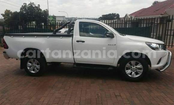 Nunua Ilio tumika Toyota Hilux Nyeupe Gari ndani ya Dar es Salaam nchini Dar es Salaam Nunua Ilio tumika Toyota Hilux Nyeupe Gari ndani ya Dar es Salaam nchini Dar es Salaam