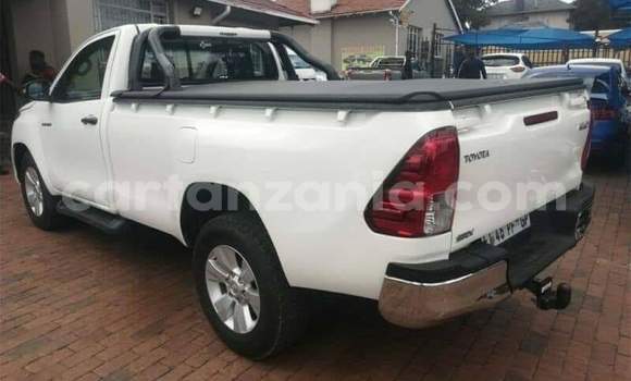 Nunua Ilio tumika Toyota Hilux Nyeupe Gari ndani ya Dar es Salaam nchini Dar es Salaam Nunua Ilio tumika Toyota Hilux Nyeupe Gari ndani ya Dar es Salaam nchini Dar es Salaam