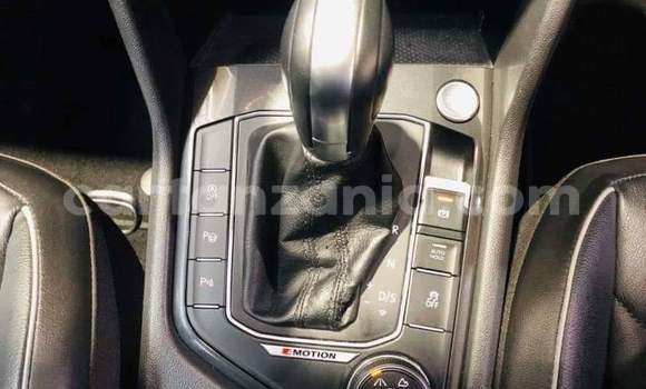 Nunua Ilio tumika Volkswagen Tiguan Nyeupe Gari ndani ya Dar es Salaam nchini Dar es Salaam Nunua Ilio tumika Volkswagen Tiguan Nyeupe Gari ndani ya Dar es Salaam nchini Dar es Salaam