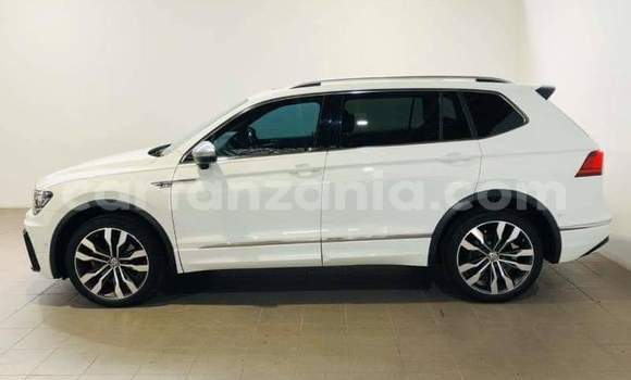 Nunua Ilio tumika Volkswagen Tiguan Nyeupe Gari ndani ya Dar es Salaam nchini Dar es Salaam Nunua Ilio tumika Volkswagen Tiguan Nyeupe Gari ndani ya Dar es Salaam nchini Dar es Salaam