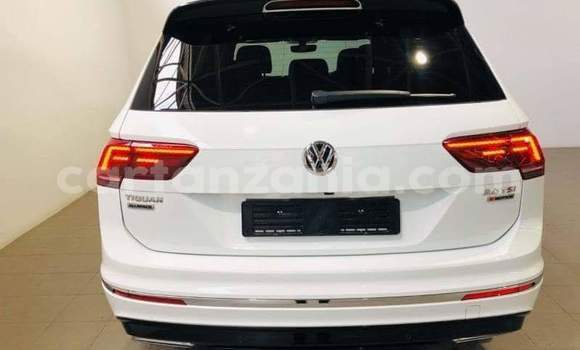 Nunua Ilio tumika Volkswagen Tiguan Nyeupe Gari ndani ya Dar es Salaam nchini Dar es Salaam Nunua Ilio tumika Volkswagen Tiguan Nyeupe Gari ndani ya Dar es Salaam nchini Dar es Salaam