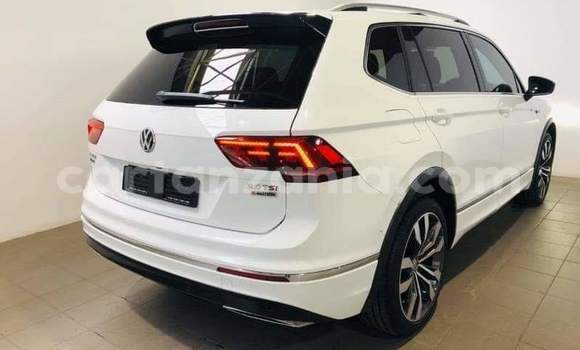 Nunua Ilio tumika Volkswagen Tiguan Nyeupe Gari ndani ya Dar es Salaam nchini Dar es Salaam Nunua Ilio tumika Volkswagen Tiguan Nyeupe Gari ndani ya Dar es Salaam nchini Dar es Salaam