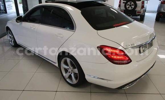Nunua Ilio tumika Mercedes‒Benz C–Class Nyeupe Gari ndani ya Dar es Salaam nchini Dar es Salaam Nunua Ilio tumika Mercedes‒Benz C–Class Nyeupe Gari ndani ya Dar es Salaam nchini Dar es Salaam