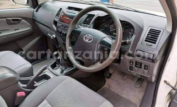Nunua Ilio tumika Toyota Hilux Nyeupe Gari ndani ya Dar es Salaam nchini Dar es Salaam Nunua Ilio tumika Toyota Hilux Nyeupe Gari ndani ya Dar es Salaam nchini Dar es Salaam