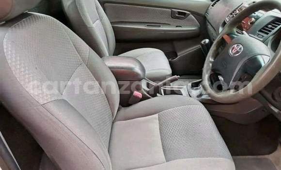 Nunua Ilio tumika Toyota Hilux Nyeupe Gari ndani ya Dar es Salaam nchini Dar es Salaam Nunua Ilio tumika Toyota Hilux Nyeupe Gari ndani ya Dar es Salaam nchini Dar es Salaam