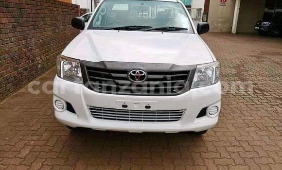 Nunua Ilio tumika Toyota Hilux Nyeupe Gari ndani ya Dar es Salaam nchini Dar es Salaam Nunua Ilio tumika Toyota Hilux Nyeupe Gari ndani ya Dar es Salaam nchini Dar es Salaam