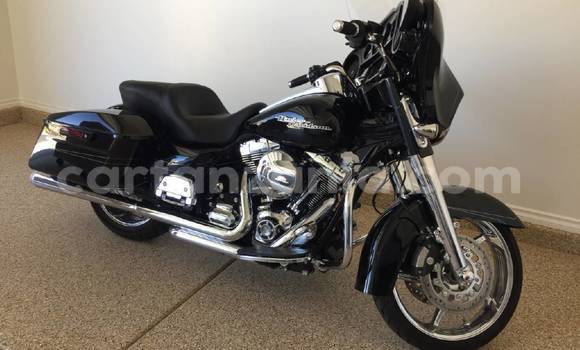 Nunua Ilio tumika Harley Davidson Street Glide Nyeusi Bike ndani ya Dar es Salaam nchini Dar es Salaam
