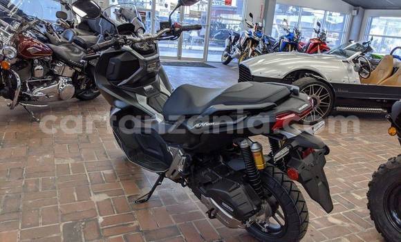 Nunua Mpya Honda X-ADV Nyeusi Bike ndani ya Babati Mjini nchini Manyara Nunua Mpya Honda X-ADV Nyeusi Bike ndani ya Babati Mjini nchini Manyara