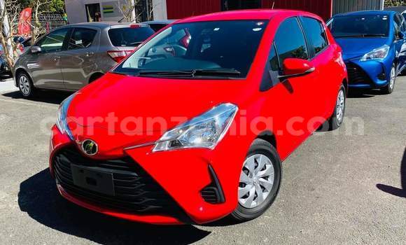 Nunua Ilio tumika Toyota Vitz Nyekundu Gari ndani ya Dar es Salaam nchini Dar es Salaam