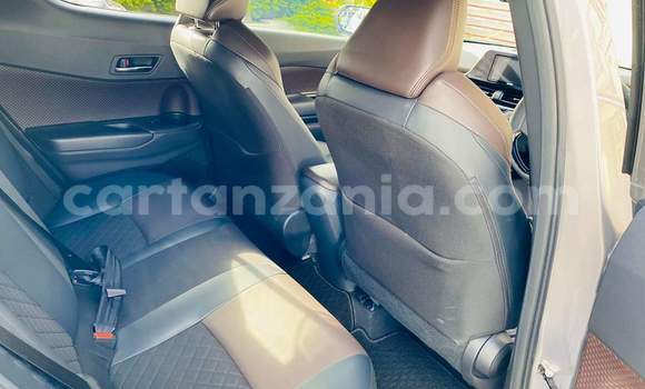 Nunua Ilio tumika Toyota C-HR Fedha Gari ndani ya Dar es Salaam nchini Dar es Salaam Nunua Ilio tumika Toyota C-HR Fedha Gari ndani ya Dar es Salaam nchini Dar es Salaam