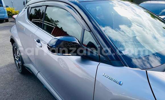 Nunua Ilio tumika Toyota C-HR Fedha Gari ndani ya Dar es Salaam nchini Dar es Salaam Nunua Ilio tumika Toyota C-HR Fedha Gari ndani ya Dar es Salaam nchini Dar es Salaam