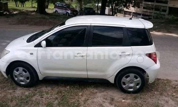 Buy Used Toyota IST White Car in Dar es Salaam in Dar es Salaam Buy Used Toyota IST White Car in Dar es Salaam in Dar es Salaam