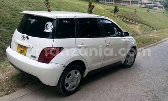 Buy Used Toyota IST White Car in Dar es Salaam in Dar es Salaam Buy Used Toyota IST White Car in Dar es Salaam in Dar es Salaam